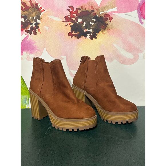 Diba Shoes - Diba Chunky Platform Ankle Boots - Size 8 1/2 - Color Camel Brown